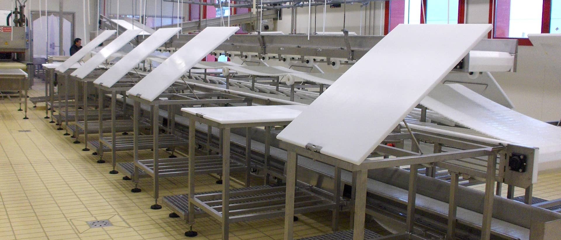 Sistema di lavaggio e disinfezione nastro