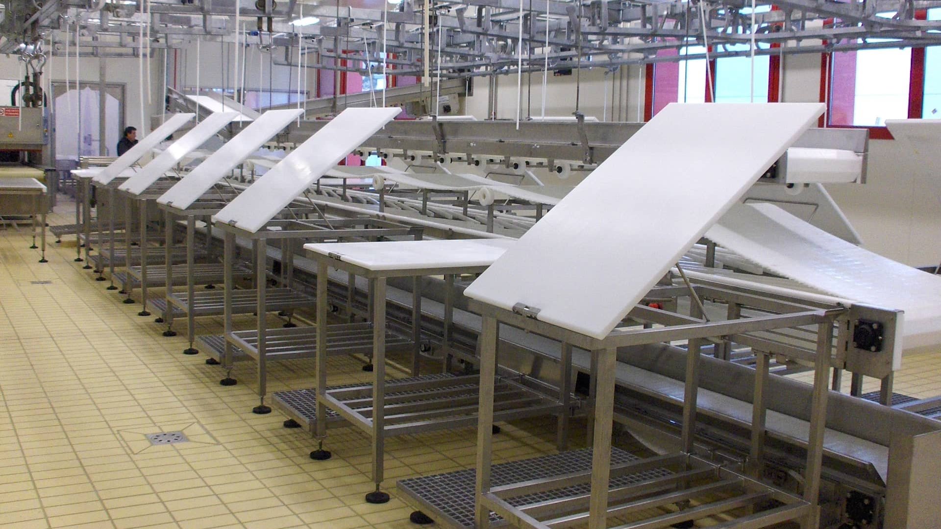 Sistema di lavaggio e disinfezione nastro